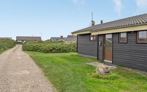 Leleks - 200M from the Sea: Busk, Urban Design, Bunddække, Mursten, Lejlighed, Estate, Murværk, Altan, Landscaping