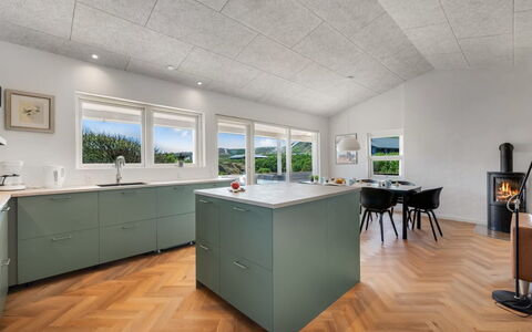 Temelko - 200M from the Sea: Gulvbelægning, Loft, Køkken, Etage, Indretning, Countertop, Køkken Apparat, Cabinetry, Hjem, Større Bandage