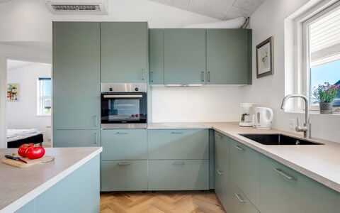 Temelko - 200M from the Sea: Cabinetry, Køkken Apparat, Gulvbelægning, Køkken, Indretning, Countertop, Træ, Større Bandage, Etage, Møbel