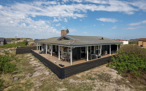 Temelko - 200M from the Sea: Træ, Tag, Hjem, Hus, Sommerhus, Dør, Veranda, Estate, Udendørs Struktur, Skygge