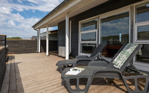 Temelko - 200M from the Sea: Svømmepøl, Udendørs Møbler, Møbel, Udvej, Flise, Eco Hotel, Skygge, Stol, Fritid, Estate