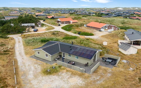 Drifa - 600M from the Sea: Tag, Land Lot, Sommerhus, Hjem, Landdistrikt, Skur, Sidespor, Garden Bygninger, Bjælkehytte, Hytte