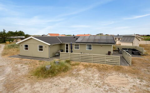 Drifa - 600M from the Sea: Tag, Land Lot, Sommerhus, Hjem, Landdistrikt, Skur, Sidespor, Garden Bygninger, Bjælkehytte, Hytte
