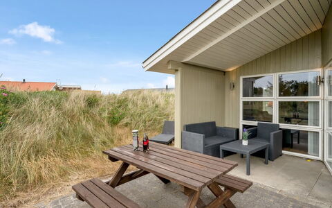 Drifa - 600M from the Sea: Tag, Land Lot, Sommerhus, Hjem, Landdistrikt, Skur, Sidespor, Garden Bygninger, Bjælkehytte, Hytte