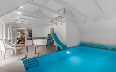 Nilla - 2.1Km from the Sea: Gulvbelægning, Loft, Etage, Indretning, Svømmepøl, Attic, Udvej, Design, Hotel, Hårdttræ