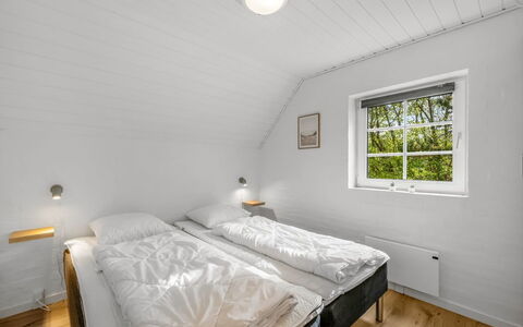 Nilla - 2.1Km from the Sea: Træ, Hjem, Sommerhus, Fryser, Soveværelse, Hårdttræ, Planke, Dagslys, Bed Frame, Seng