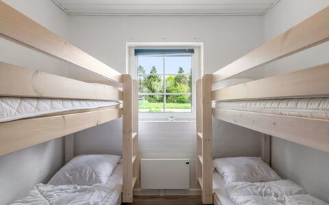 Nilla - 2.1Km from the Sea: Træ, Køjeseng, Hårdttræ, Soveværelse, Bejdse, Planke, Sovesal, Hostel, Seng, Bed Frame