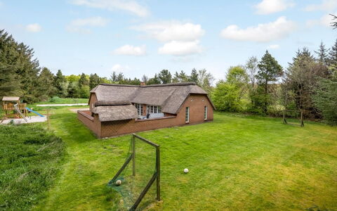 Nilla - 2.1Km from the Sea: Græs, Hus, Landdistrikt, Landskab, Sommerhus, Græs-, Tag, Almindeligt, Land Lot, Hjem