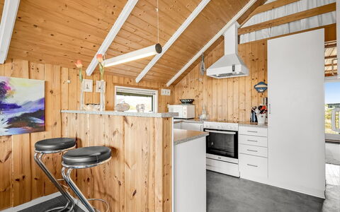 Sofie - 150M from the Sea: Træ, Loft, Hjem, Køkken, Sommerhus, Bejdse, Bjælkehytte, Planke, Lysarmatur, Hårdttræ