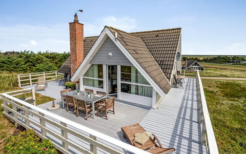 Agga - 200M from the Sea: Træ, Arkitektur, Hjem, Sommerhus, Tag, Estate, Veranda, Sidespor, Stuehus, Planke