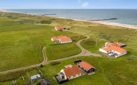 Dietlinde - 100M from the Sea: Hus, Tag, Hjem, Sommerhus, Skur, Garden Bygninger, Sidespor, Gård, Bjælkehytte, Hytte