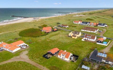 Dietlinde - 100M from the Sea: Hus, Tag, Hjem, Sommerhus, Skur, Garden Bygninger, Sidespor, Gård, Bjælkehytte, Hytte