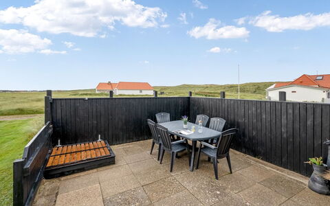 Dietlinde - 100M from the Sea: Hus, Tag, Hjem, Sommerhus, Skur, Garden Bygninger, Sidespor, Gård, Bjælkehytte, Hytte