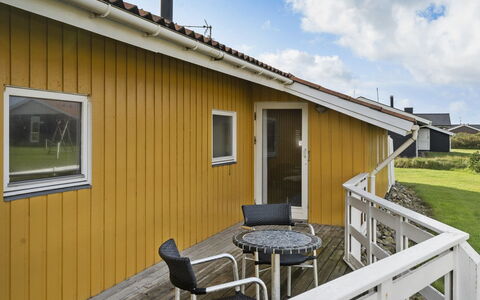 Hebba - 300M from the Sea: Sommerhus, Have, Sidespor, Garden Bygninger, Skygge, Gård, Backyard, Lawn, Stuehus, Landscaping