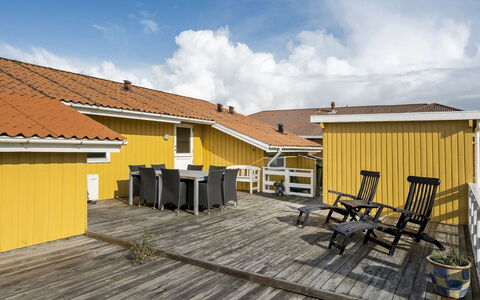Hebba - 300M from the Sea: Sommerhus, Have, Sidespor, Garden Bygninger, Skygge, Gård, Backyard, Lawn, Stuehus, Landscaping