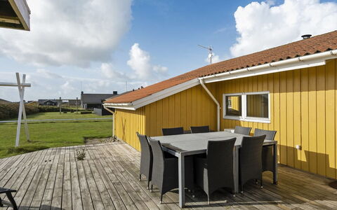 Hebba - 300M from the Sea: Sommerhus, Have, Sidespor, Garden Bygninger, Skygge, Gård, Backyard, Lawn, Stuehus, Landscaping