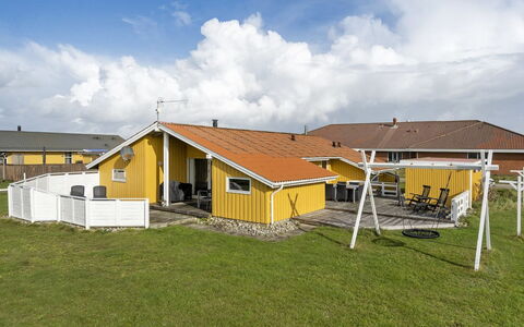 Hebba - 300M from the Sea: Busk, Urban Design, Bunddække, Mursten, Lejlighed, Estate, Murværk, Altan, Landscaping