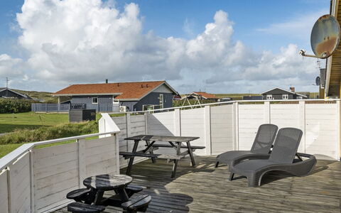 Hebba - 300M from the Sea: Busk, Urban Design, Bunddække, Mursten, Lejlighed, Estate, Murværk, Altan, Landscaping