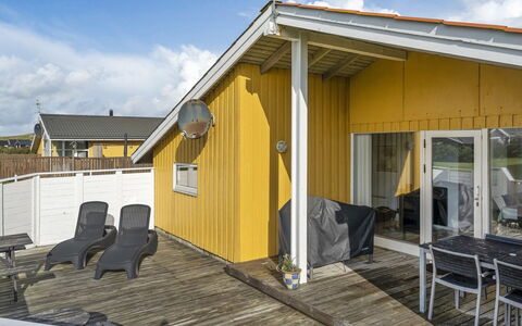 Hebba - 300M from the Sea: Busk, Urban Design, Bunddække, Mursten, Lejlighed, Estate, Murværk, Altan, Landscaping