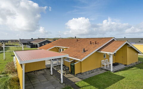 Hebba - 300M from the Sea: Busk, Urban Design, Bunddække, Mursten, Lejlighed, Estate, Murværk, Altan, Landscaping