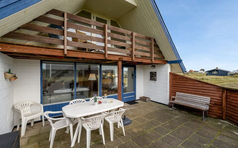 Eringisl - 50M from the Sea: Svømmepøl, Bjergkæde, Eco Hotel, Udvej, Estate, Dal, Villa, Landscaping, Ferieby, Backyard