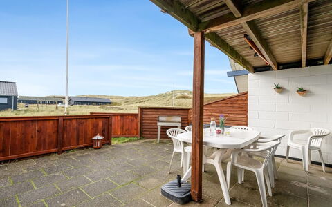 Eringisl - 50M from the Sea: Svømmepøl, Bjergkæde, Eco Hotel, Udvej, Estate, Dal, Villa, Landscaping, Ferieby, Backyard