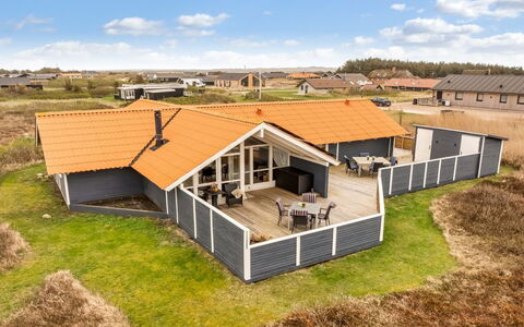 Doris - 150M from the Sea: Tag, Hus, Hjem, Sommerhus, Estate, Skygge, Sidespor, Stuehus, Udendørs Struktur