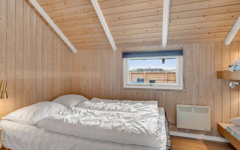 Doris - 150M from the Sea: Træ, Soveværelse, Sengetøj, Hårdttræ, Bejdse, Loft, Planke, Fryser, Vinter, Seng