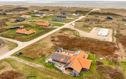 Doris - 150M from the Sea: Tag, Land Lot, Sommerhus, Hjem, Landdistrikt, Skur, Sidespor, Garden Bygninger, Bjælkehytte, Hytte