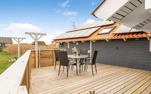 Doris - 150M from the Sea: Tag, Land Lot, Sommerhus, Hjem, Landdistrikt, Skur, Sidespor, Garden Bygninger, Bjælkehytte, Hytte