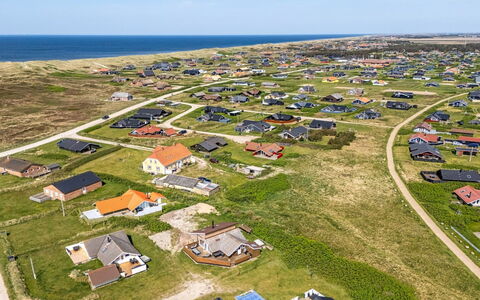 Arla - 200M from the Sea: Tag, Almindeligt, Land Lot, Landdistrikt, Hjem, Estate, Mark, Sommerhus, Lawn, Forstad