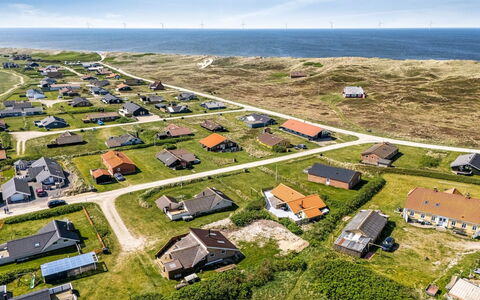 Arla - 200M from the Sea: Tag, Almindeligt, Land Lot, Landdistrikt, Hjem, Estate, Mark, Sommerhus, Lawn, Forstad