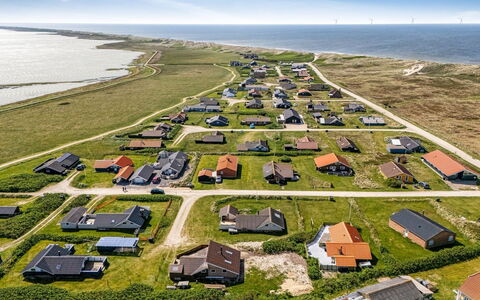 Arla - 200M from the Sea: Tag, Almindeligt, Land Lot, Landdistrikt, Hjem, Estate, Mark, Sommerhus, Lawn, Forstad