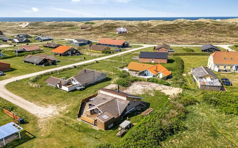 Arla - 200M from the Sea: Træ, Tag, Arkitektur, Hjem, Hus, Sommerhus, Sidespor, Hårdttræ, Hældning, Estate