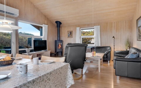 Sofja - 150M from the Sea: Træ, Møbel, Hjem, Indretning, Loft, Hus, Stue, Værelse, Sommerhus, Etage