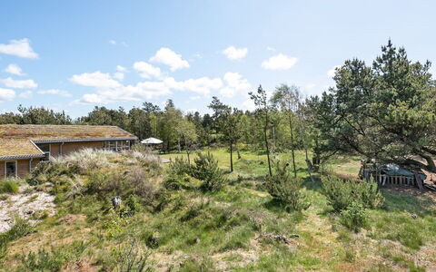 Ninna - 1Km from the Sea: Møbel, Bord, Udendørs Møbler, Udendørs Bord, Stol, Bejdse, Skygge, Backyard, Sommerhus, Køkken & Spisebord