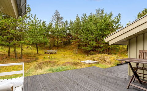 Hereth - 700M from the Sea: Træ, Planke, Hårdttræ, Dæk, Bejdse, Sommerhus, Sidespor, Trægulve, Skygge, Veranda