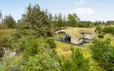 Hereth - 700M from the Sea: Bygning, Hus, Vindue, Hjem, Tag, Boligområde, Busk, Sommerhus, Land Lot