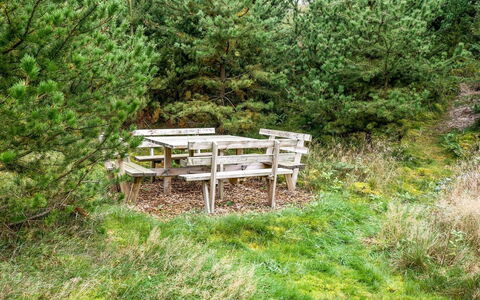 Hereth - 700M from the Sea: Bygning, Hus, Vindue, Hjem, Tag, Boligområde, Busk, Sommerhus, Land Lot
