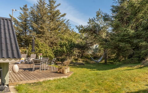 Ejla - 600M from the Sea: Afdeling, Busk, Land Lot, Sommerhus, Have, Skygge, Vedplante, Landscaping, Lawn, Backyard
