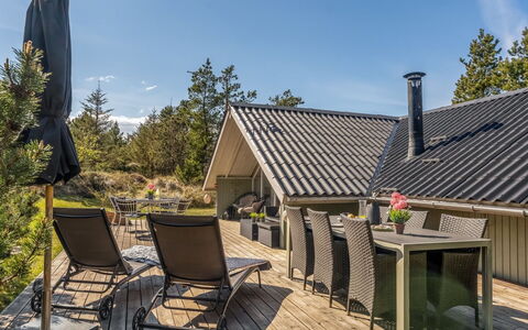 Ejla - 600M from the Sea: Sommerhus, Hjem, Hus, Tag, Veranda, Estate, Sidespor, Garden Bygninger, Stuehus, Gård