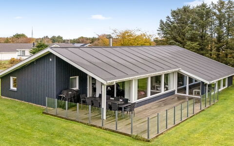 Franke - 1.1Km from the Sea: Loft, Gulvbelægning, Indretning, Etage, Kompositmateriale, Møbel, Udvej, Hotel, Design, Dagslys