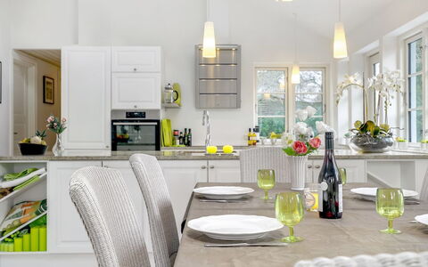 Amine - 700M from the Sea: Møbel, Indretning, Køkken, Lysarmatur, Gulvbelægning, Hjem, Loft, Countertop, Belysning, Stol