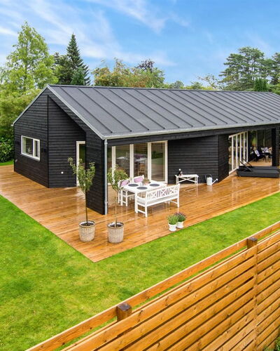 Dorthie - 800M from the Sea
