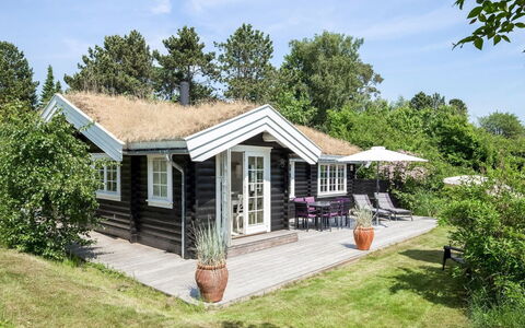 Ottil - 1Km from the Sea: Træ, Hus, Sommerhus, Hjem, Tag, Landdistrikt, Sidespor, Bjælkehytte, Garden Bygninger, Hårdttræ