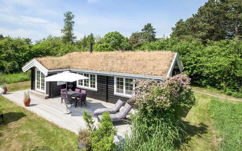 Ottil - 1Km from the Sea: Træ, Hus, Sommerhus, Hjem, Tag, Landdistrikt, Sidespor, Bjælkehytte, Garden Bygninger, Hårdttræ