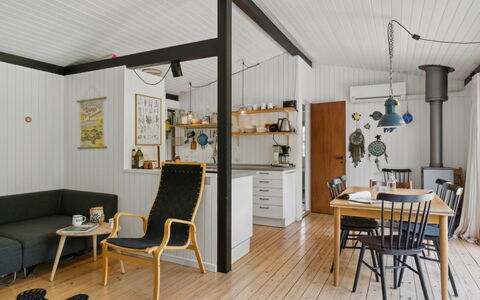 Sarah - 500M from the Sea: Hjem, Sommerhus, Sidespor, Hårdttræ, Skygge, Planke, Design, Estate, Veranda, Dæk