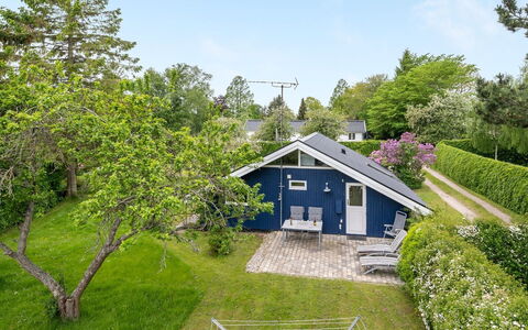 Begitta - 350M from the Sea: Træ, Tag, Arkitektur, Hjem, Hus, Sommerhus, Sidespor, Hårdttræ, Hældning, Estate