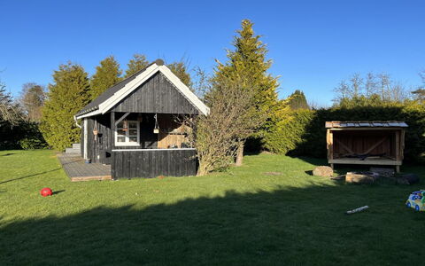 Annegret - 250M from the Sea: Græs, Hus, Tag, Sommerhus, Hjem, Busk, Stuehus, Land Lot, Landdistrikt
