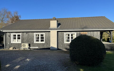 Annegret - 250M from the Sea: Græs, Hus, Tag, Sommerhus, Hjem, Busk, Stuehus, Land Lot, Landdistrikt
